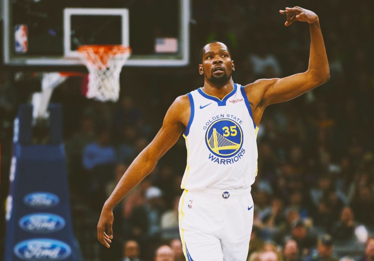 关于深圳男篮训练开放日，今晨强势反弹引欢呼，欧篮联在即，细节决定成败的信息