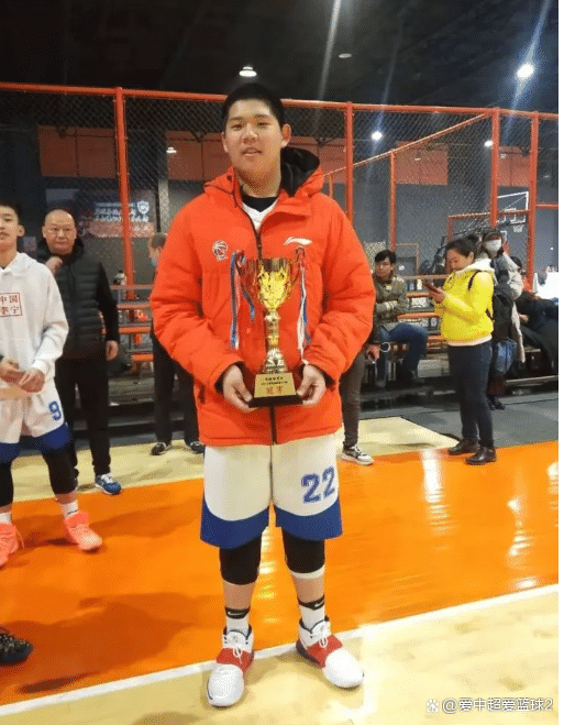 关于深圳男篮训练开放日，今晨强势反弹引欢呼，欧篮联在即，细节决定成败的信息